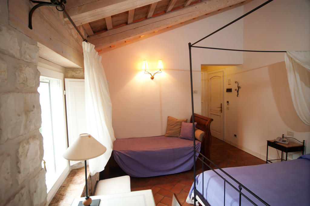 Valcastagno Relais & Residence Sirolo Phòng bức ảnh